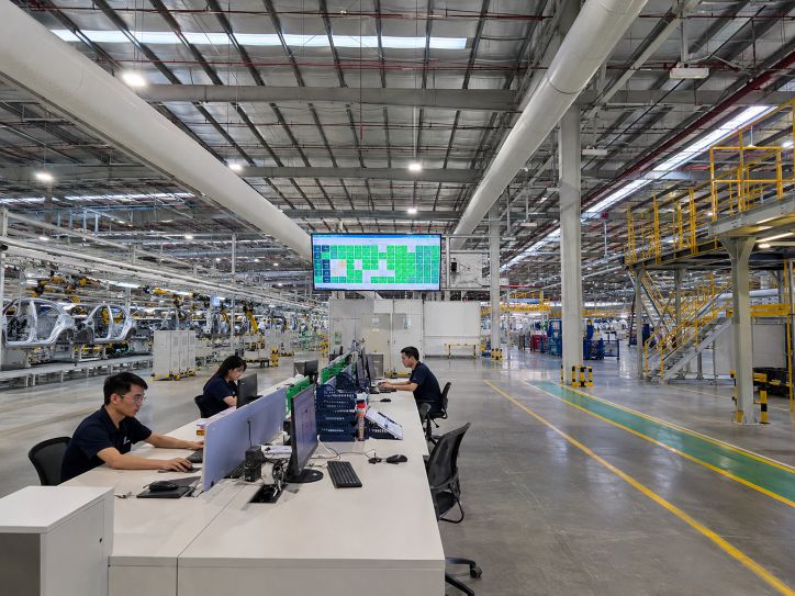 Màn hình SmartTrack ANDON hiển thị tại xưởng, theo dõi trạng thái sự cố trực quan